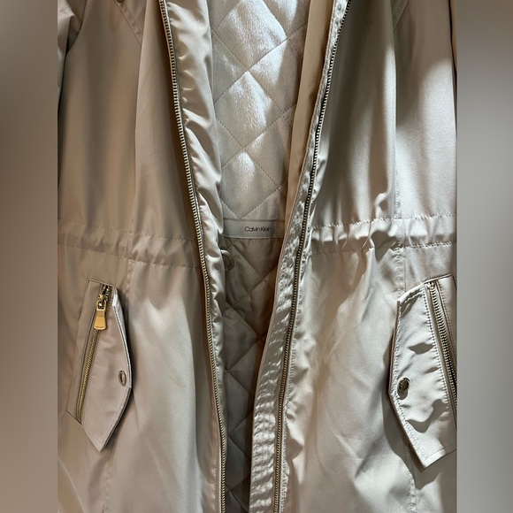 Never worn. Calvin Klein pearl winter coat. Size M. - Picture 5 of 10